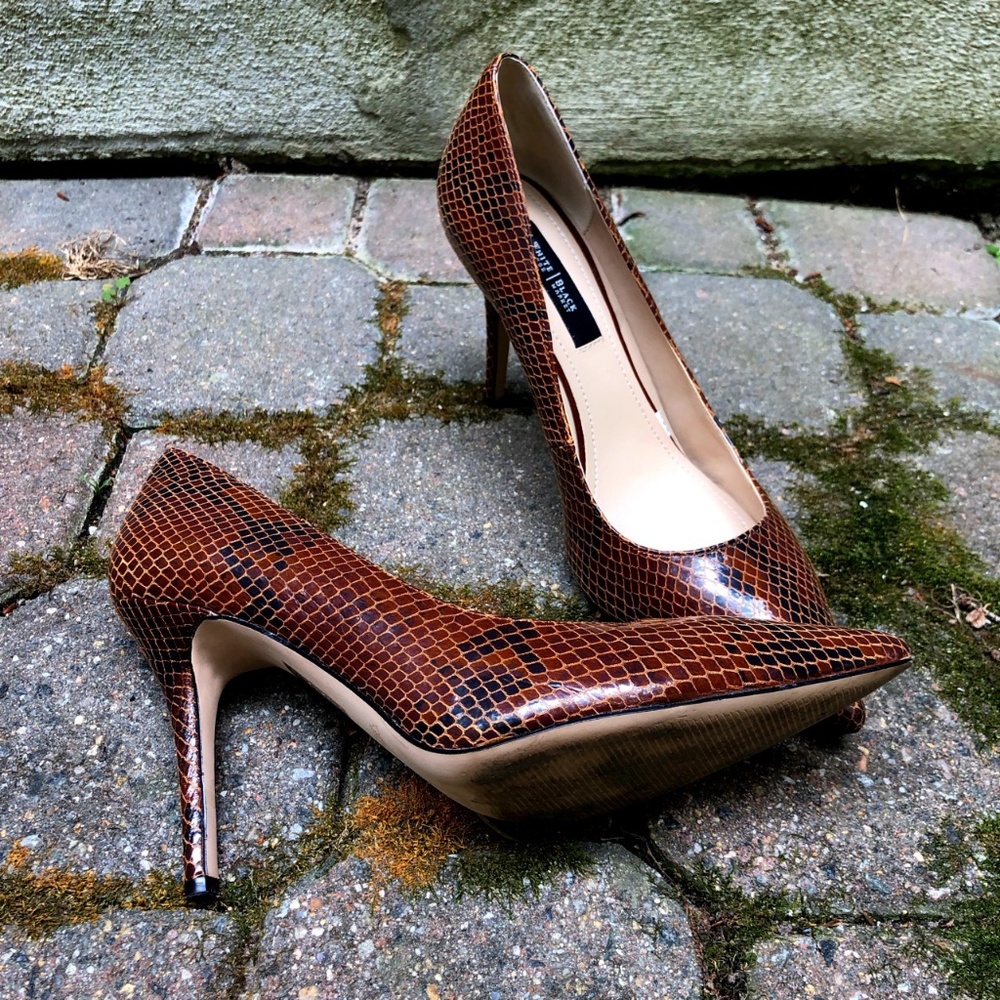 WHITE HOUSE BLACK MARKET OLIVIA PUMPS